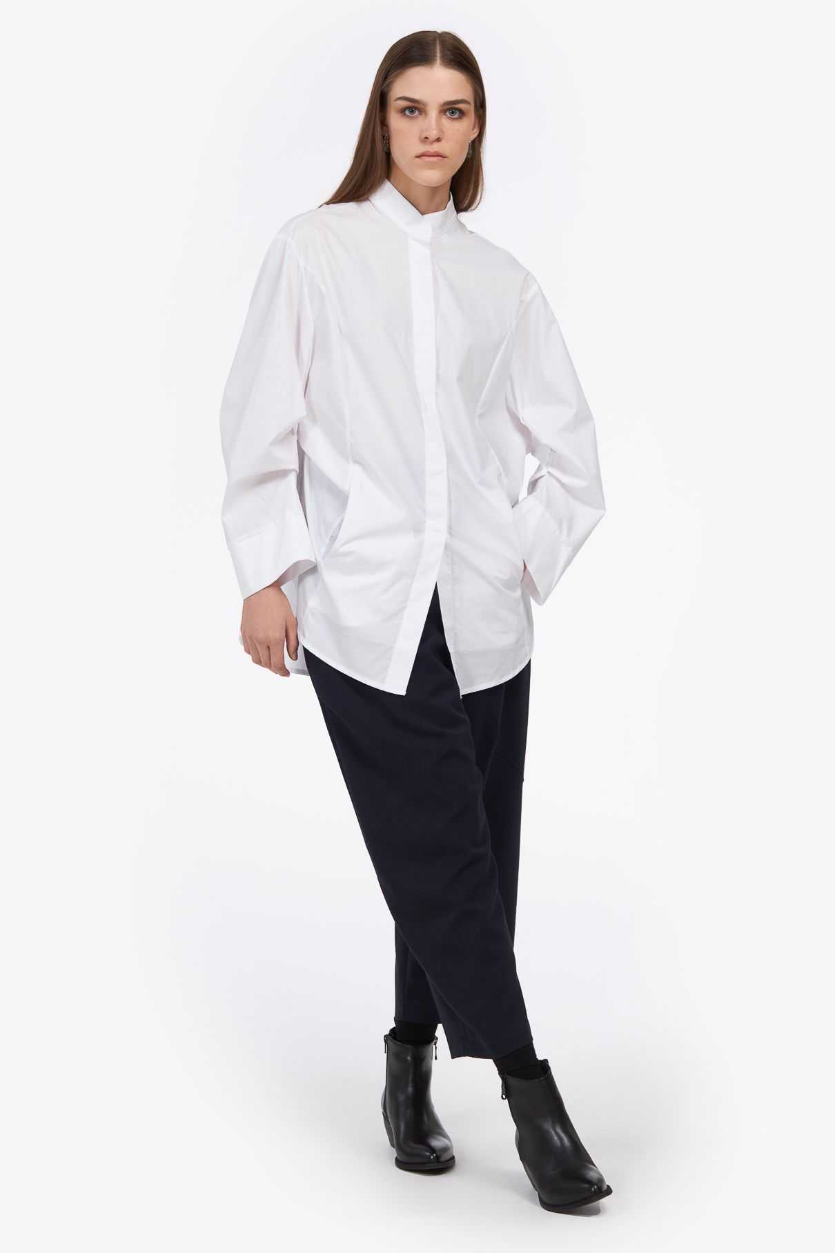 Darted waist shirt with pockets white